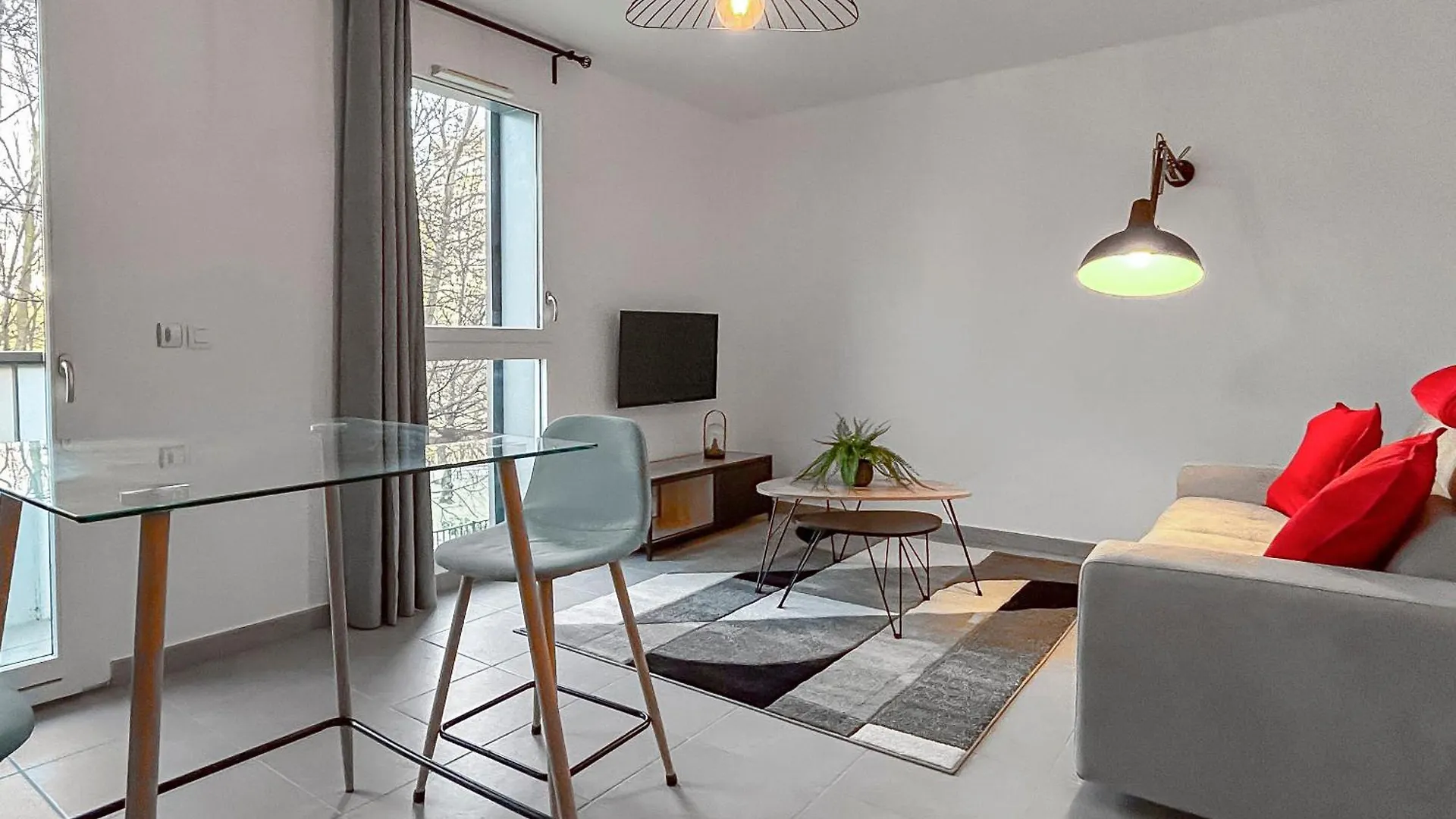 Studio Lumineux Avec Balcon Grenoble France